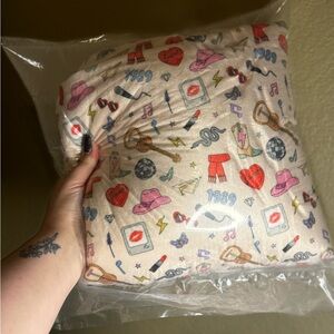 NEW-Taylor Swift Fuzzy Blanket 60x80in
